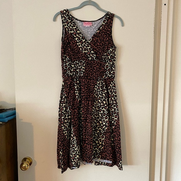 Pinup Couture Dresses & Skirts - Pinup Couture Animal Print VNeck Dress